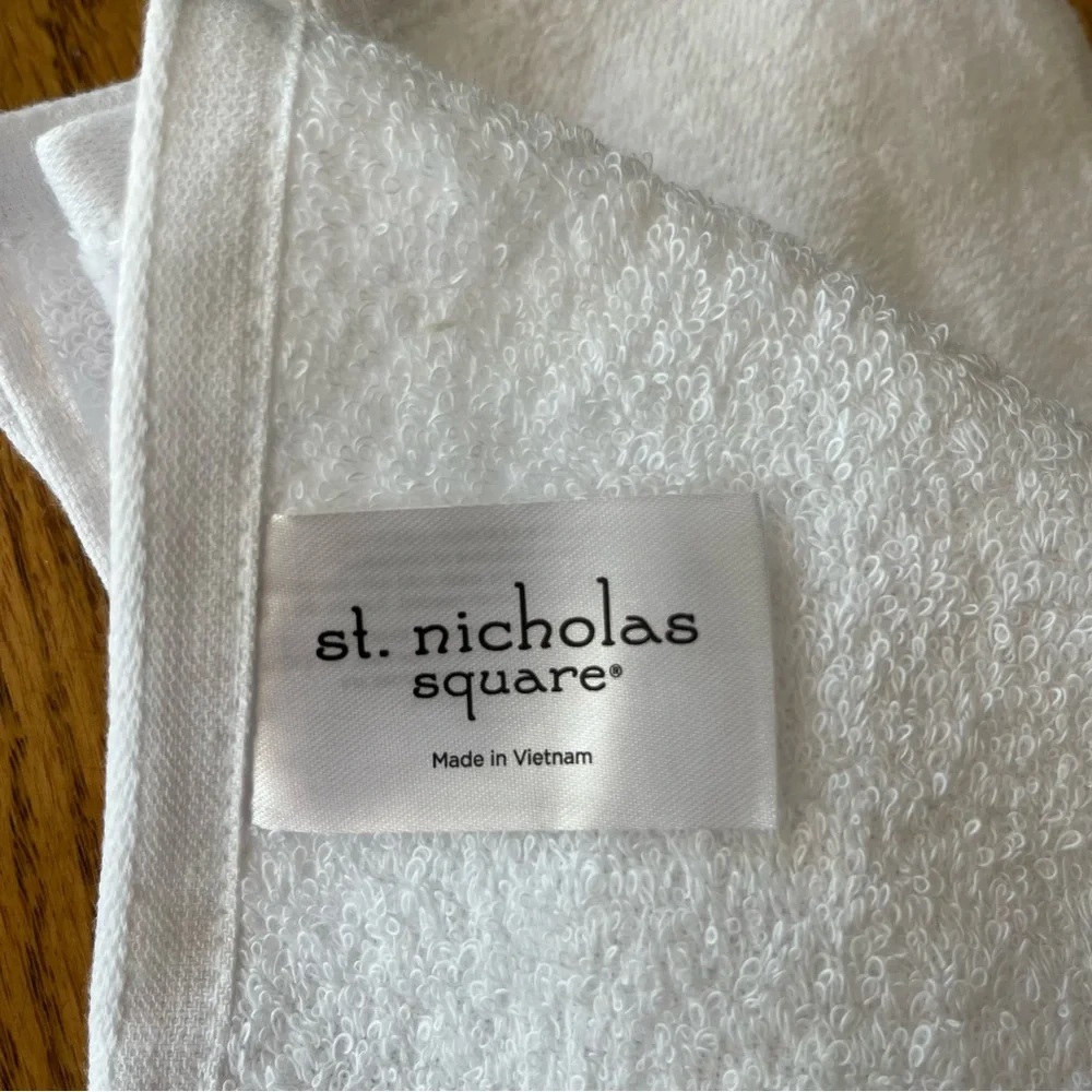 WHITE & SILVER CHRISTMAS HAND TOWELS